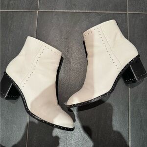 Rag & Bone White leather Ankle Booties with studs